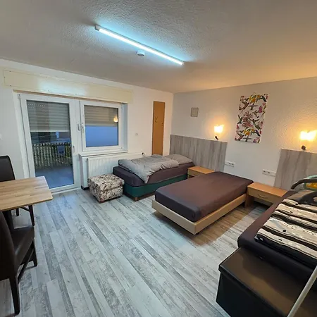 H 14 Fuer Bis 8 Personen Monteurwohnung *