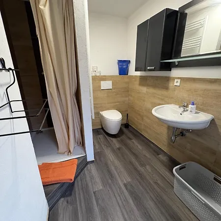 H 14 Fuer Bis 8 Personen Monteurwohnung *