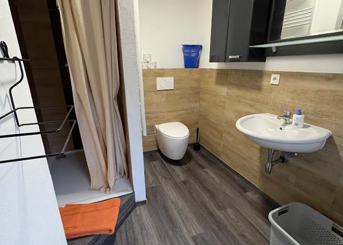 H 14 Für Bis 8 Personen Monteurwohnung *